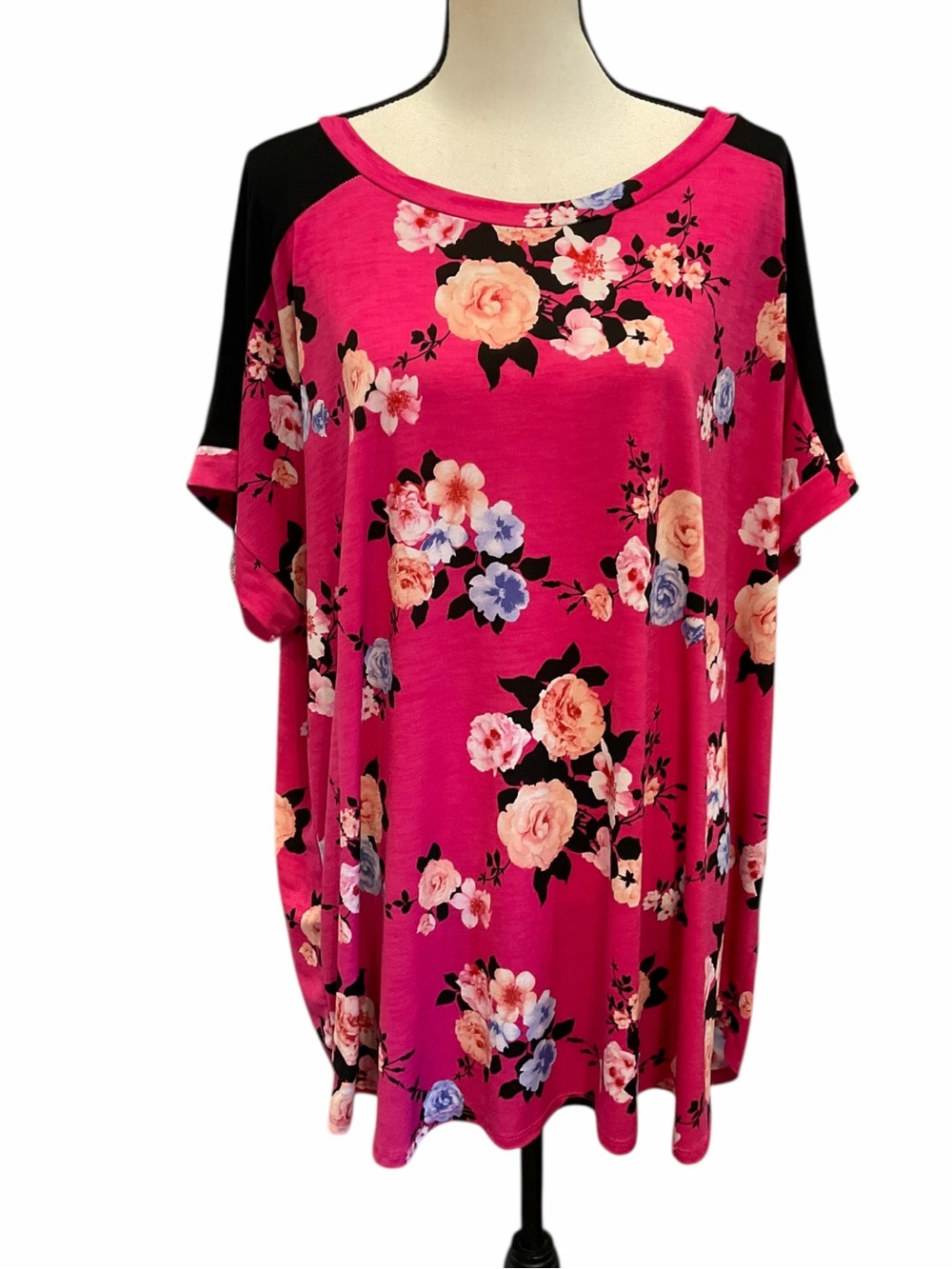 Sew in Love Womens Top Size 3x Short Sleeve Pink Black Floral Round Neck Flowy